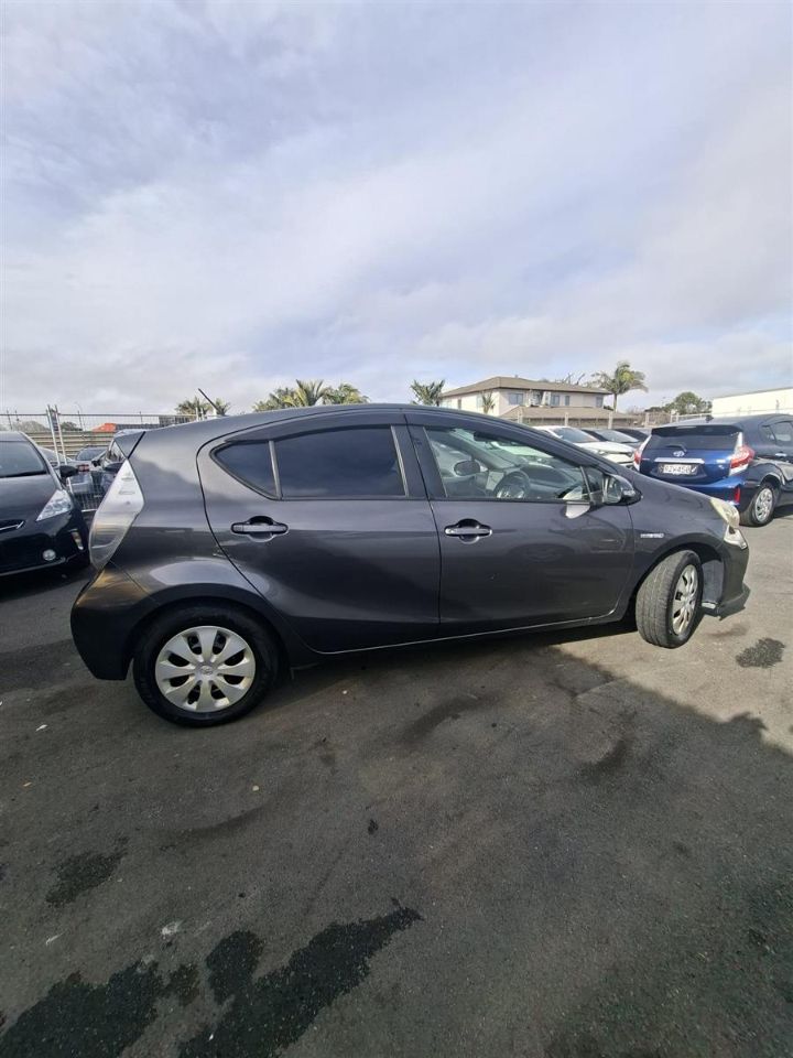 Vehicle image 5