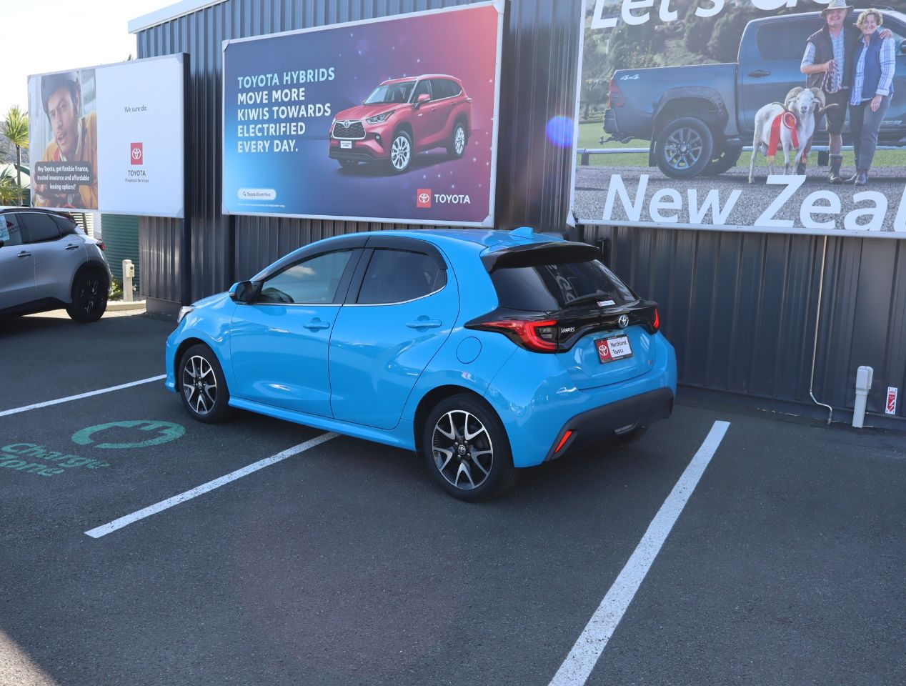 Vehicle image 4