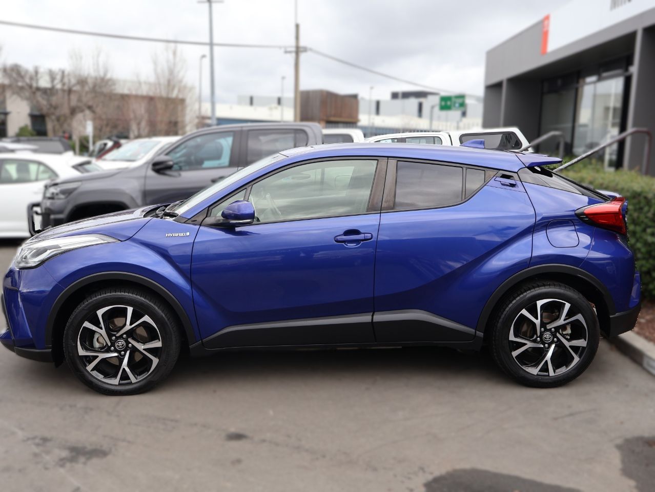 Vehicle image 4