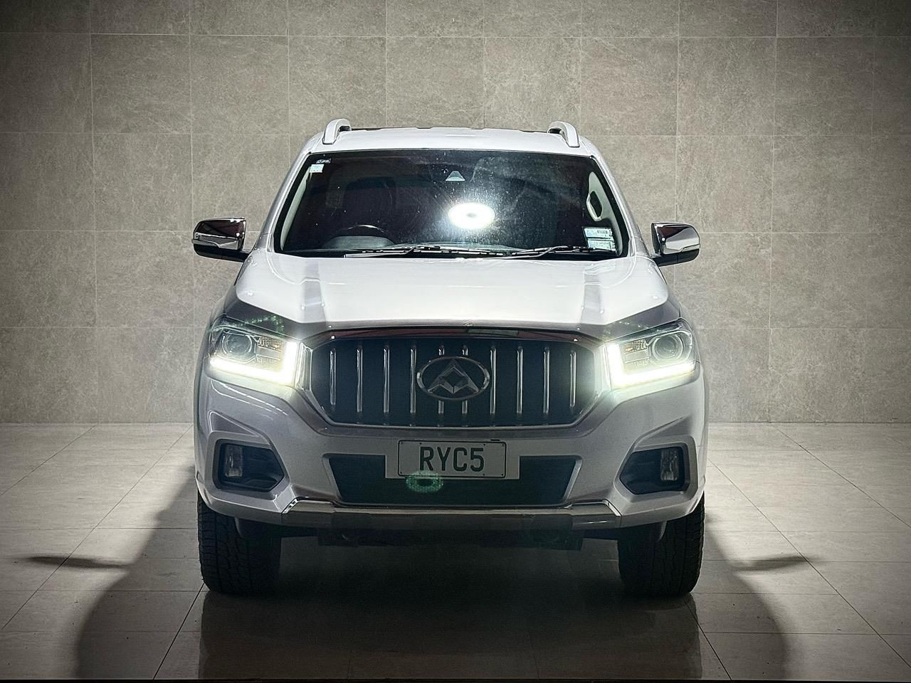 Vehicle image 4