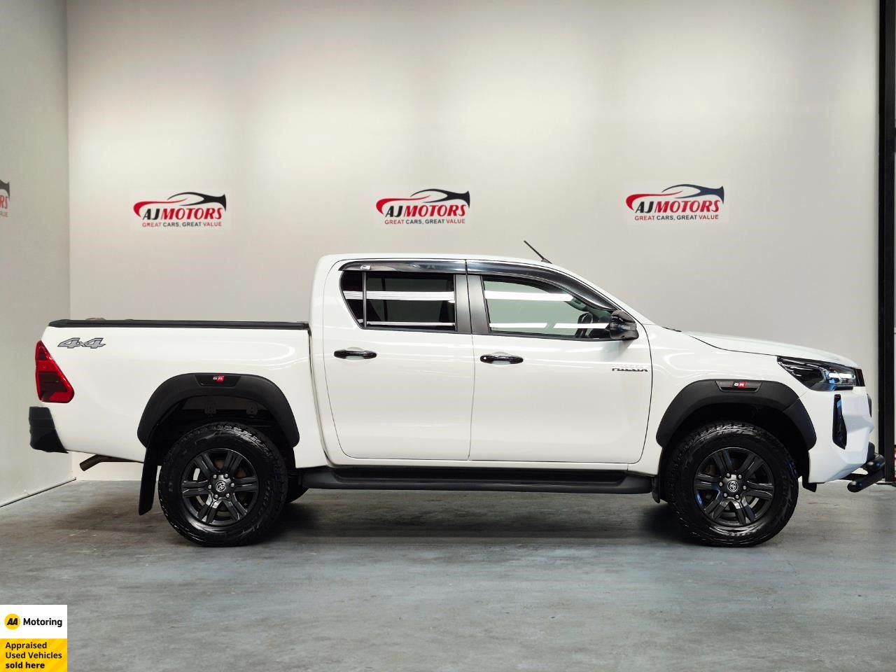 Vehicle image 3