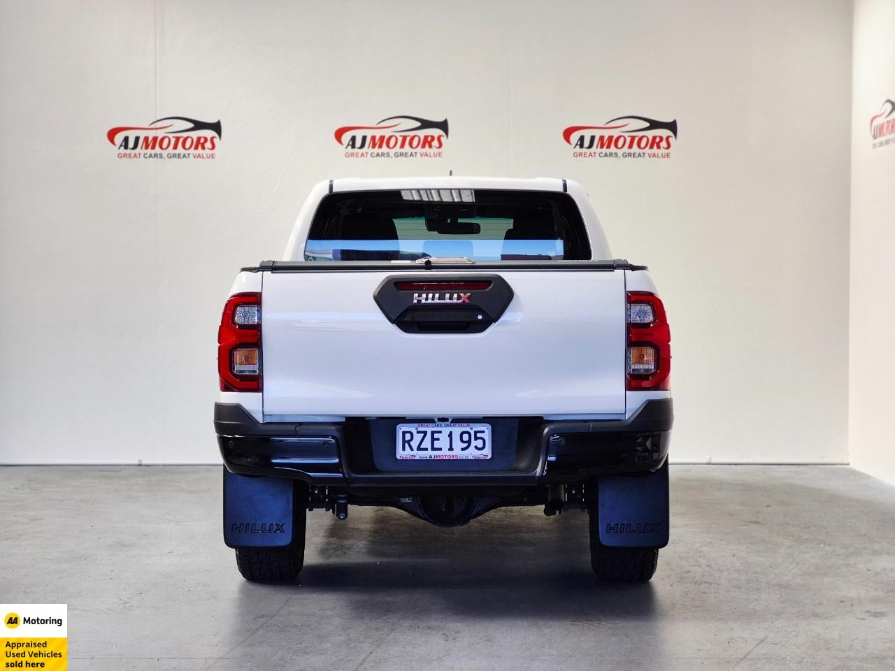 Vehicle image 5