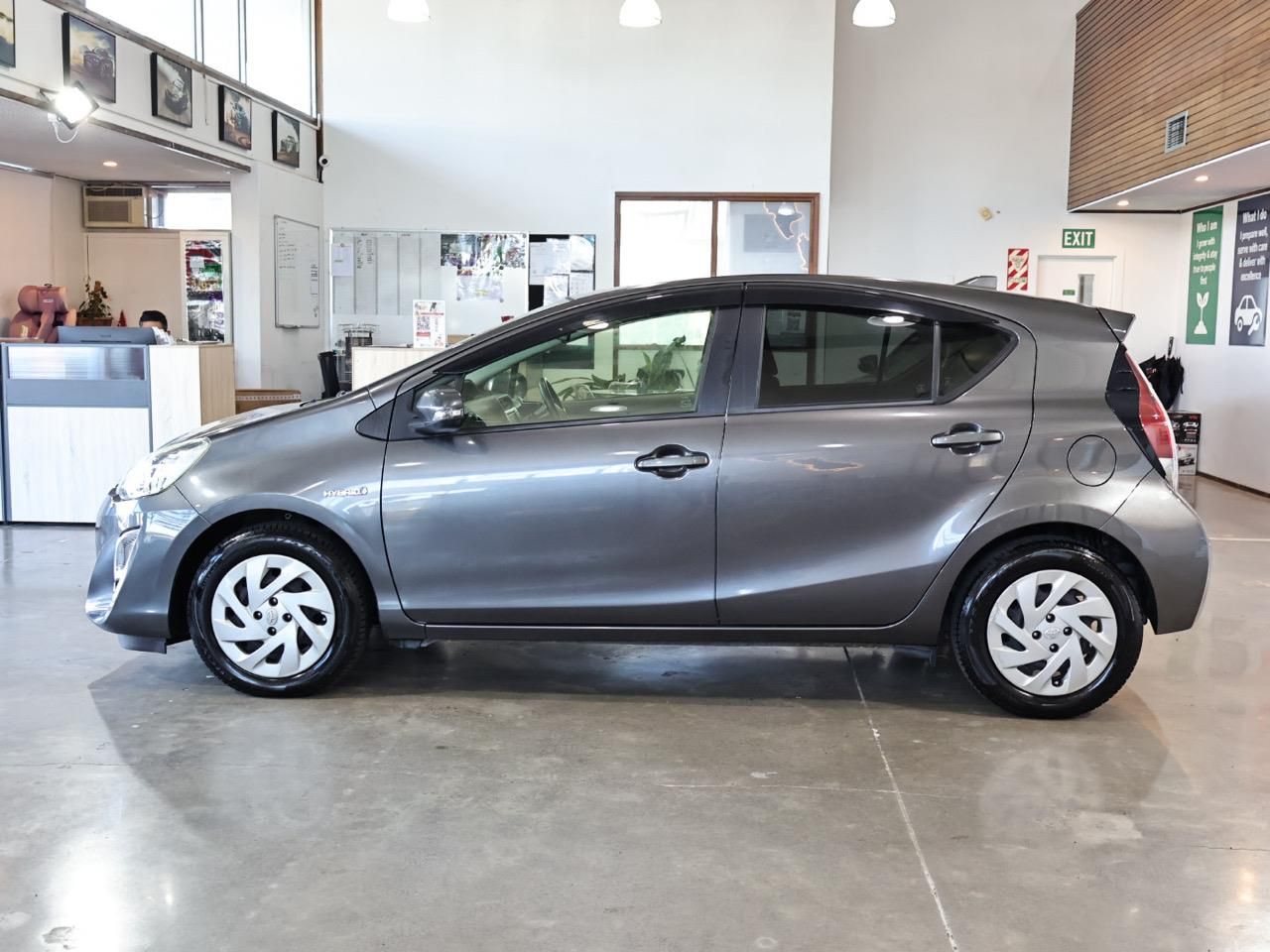 Vehicle image 5