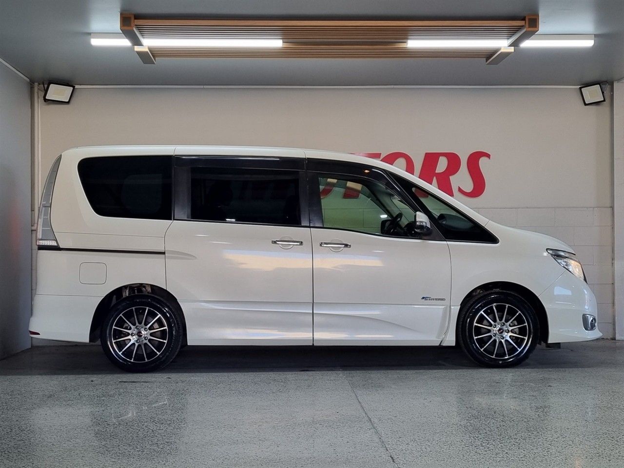 Vehicle image 5
