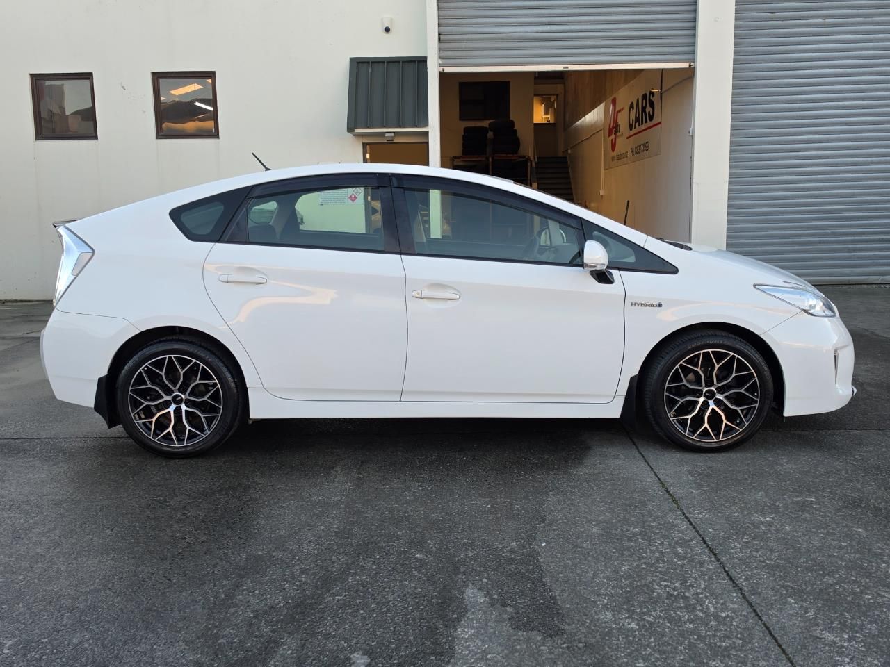 Vehicle image 5