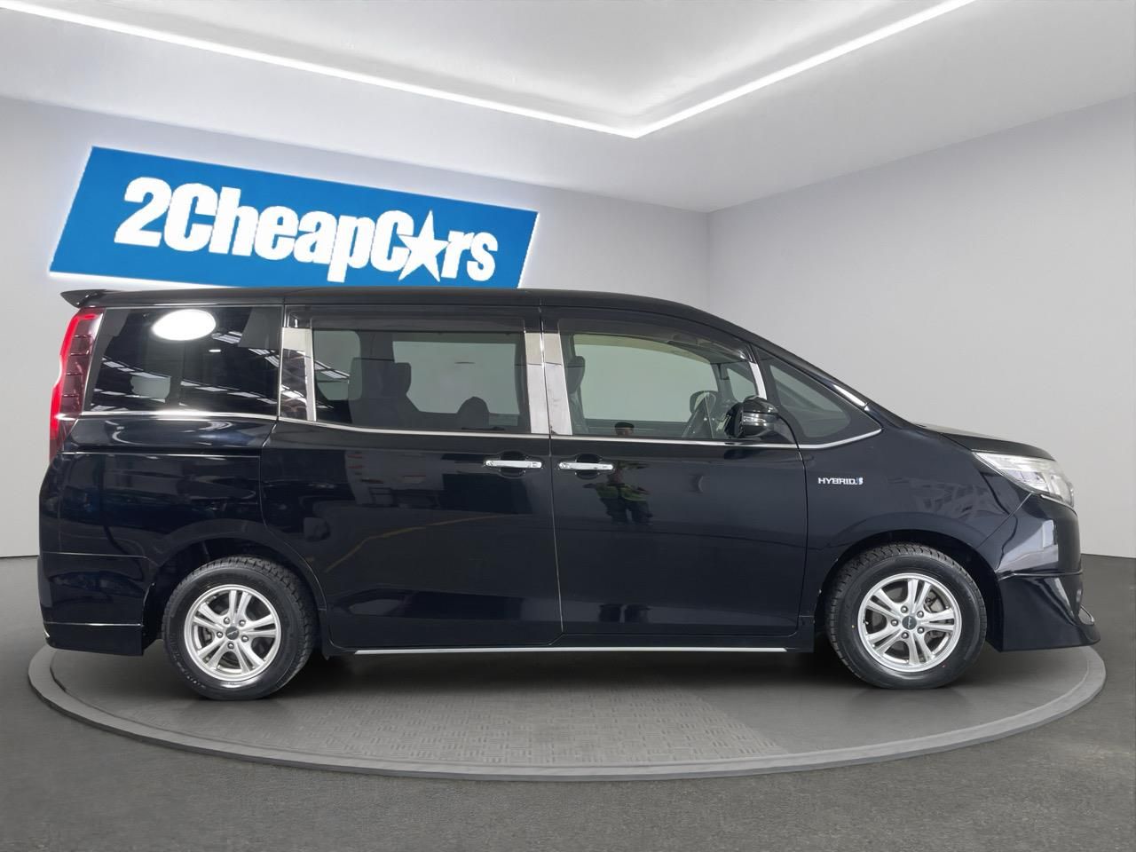 Vehicle image 4