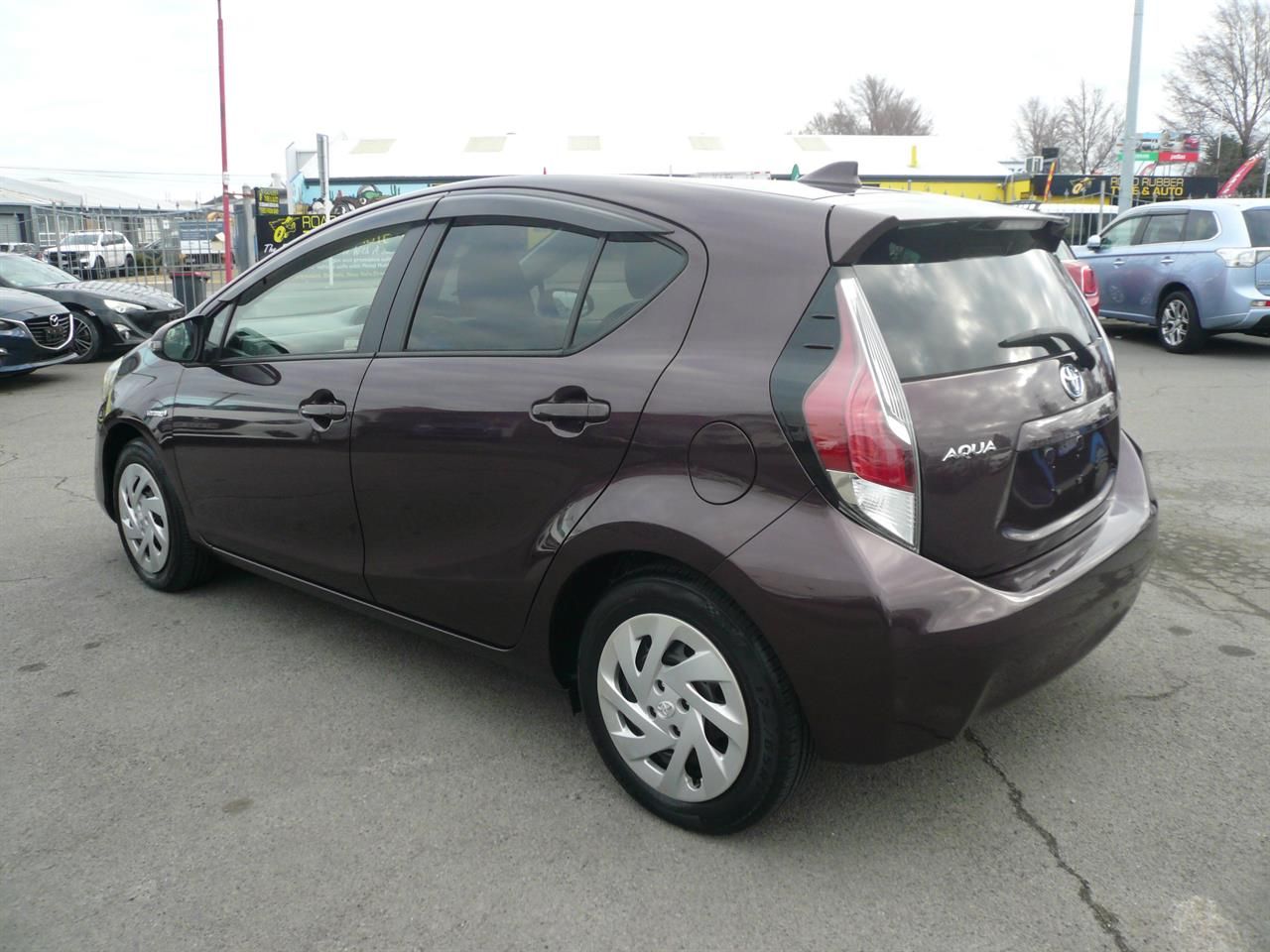 Vehicle image 4