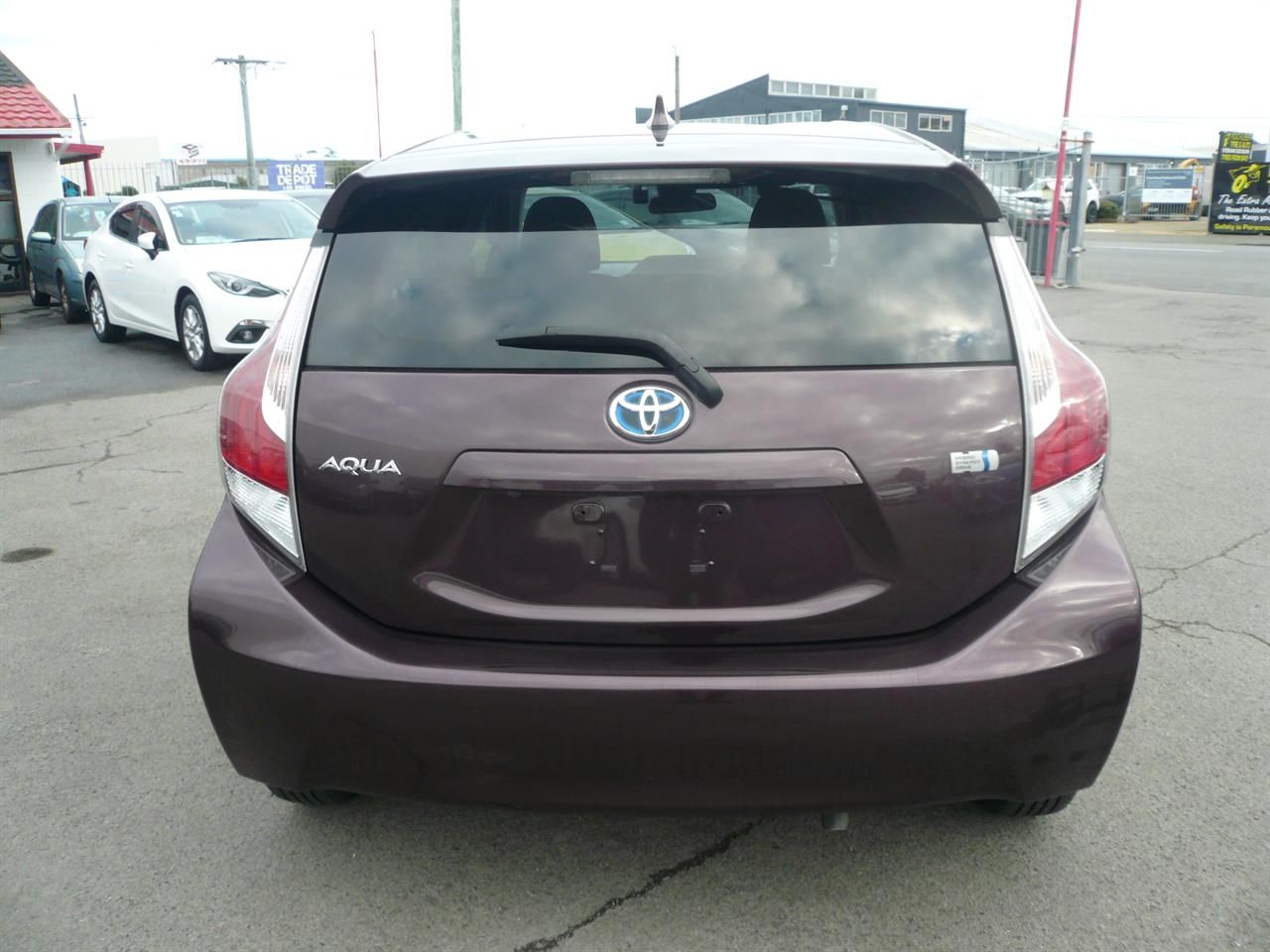 Vehicle image 5