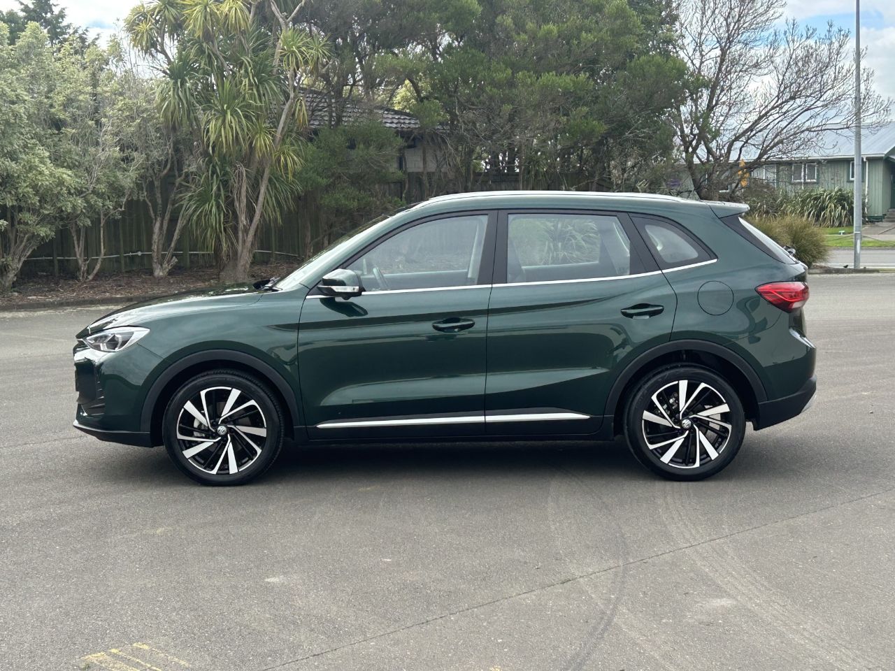 Vehicle image 4