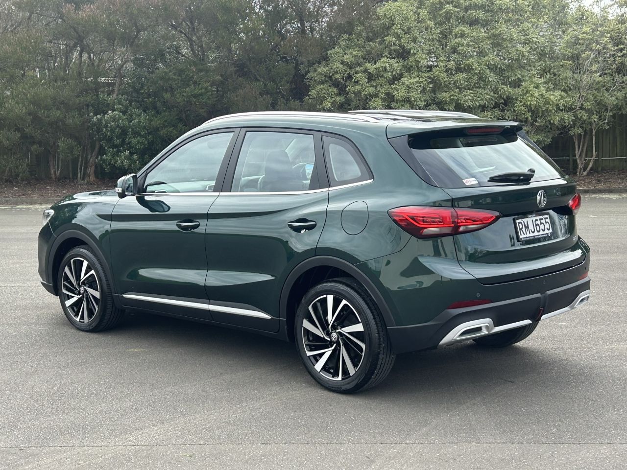 Vehicle image 5