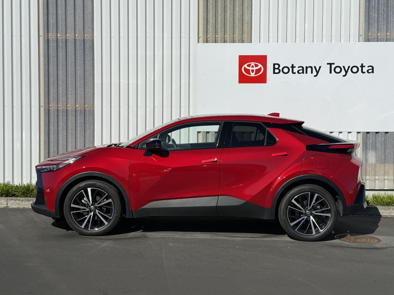 Vehicle image 5