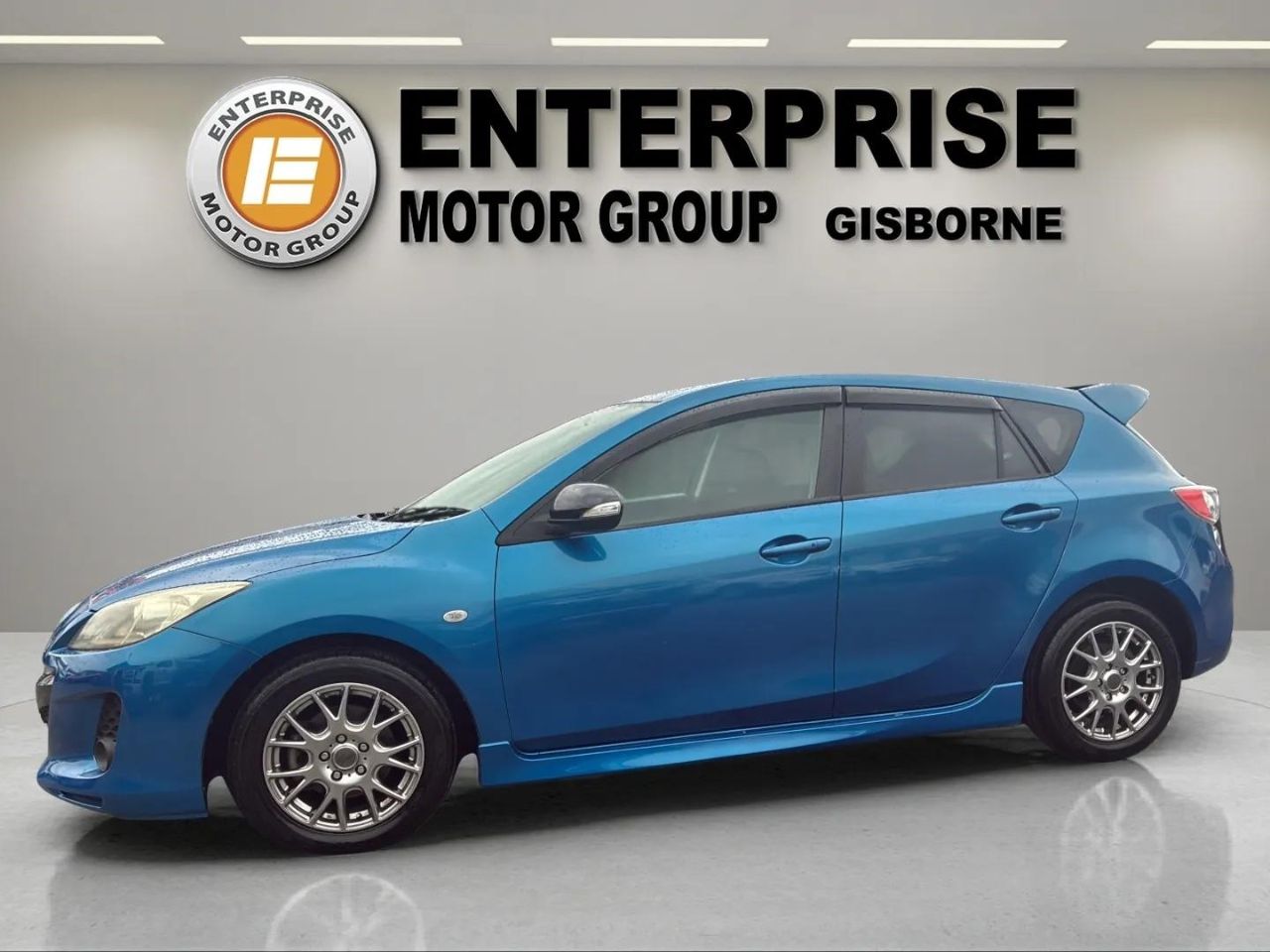 Vehicle image 4