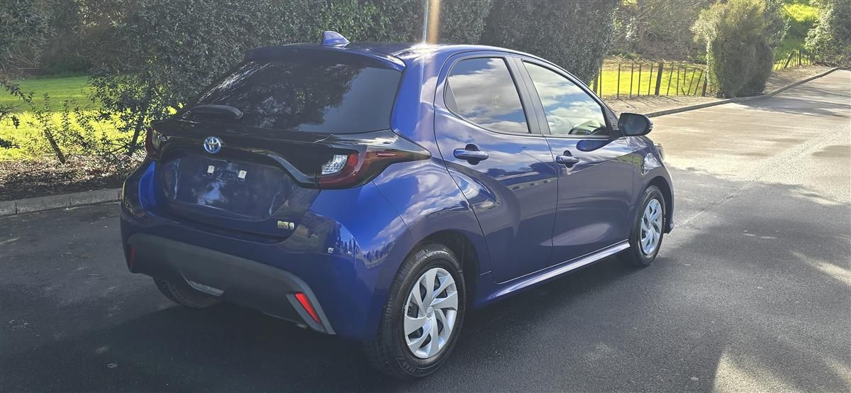 Vehicle image 4
