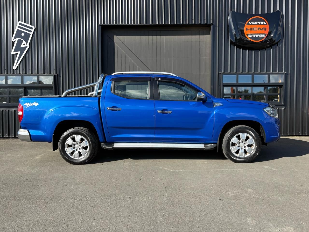 Vehicle image 3