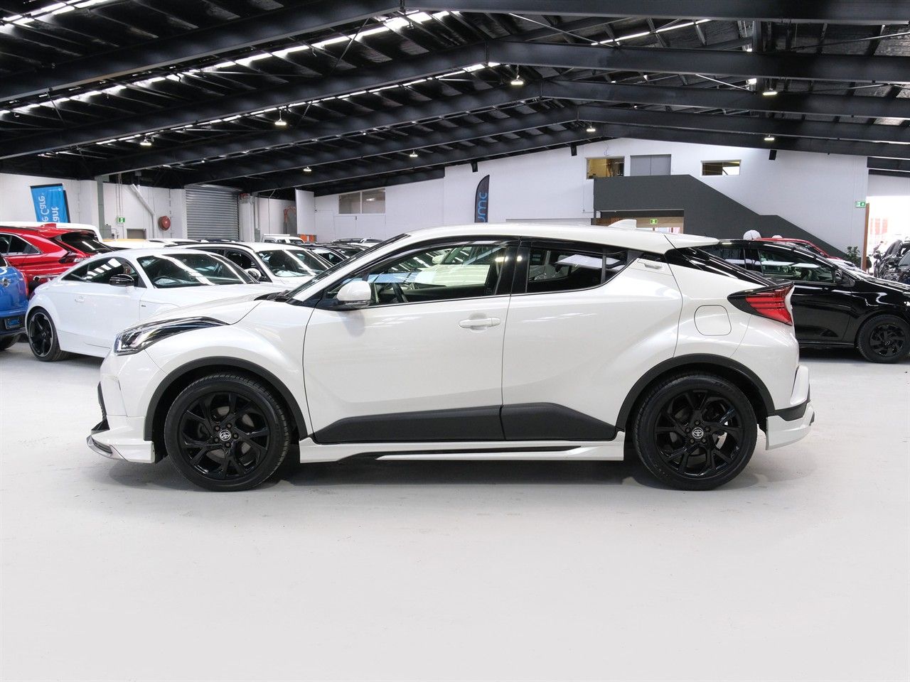 Vehicle image 5