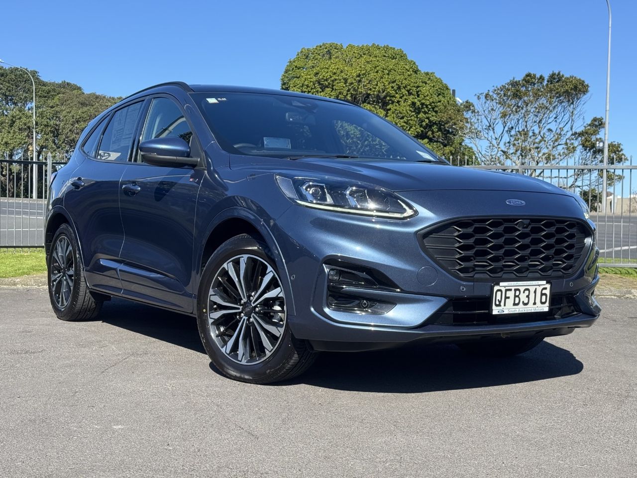 Vehicle image 5