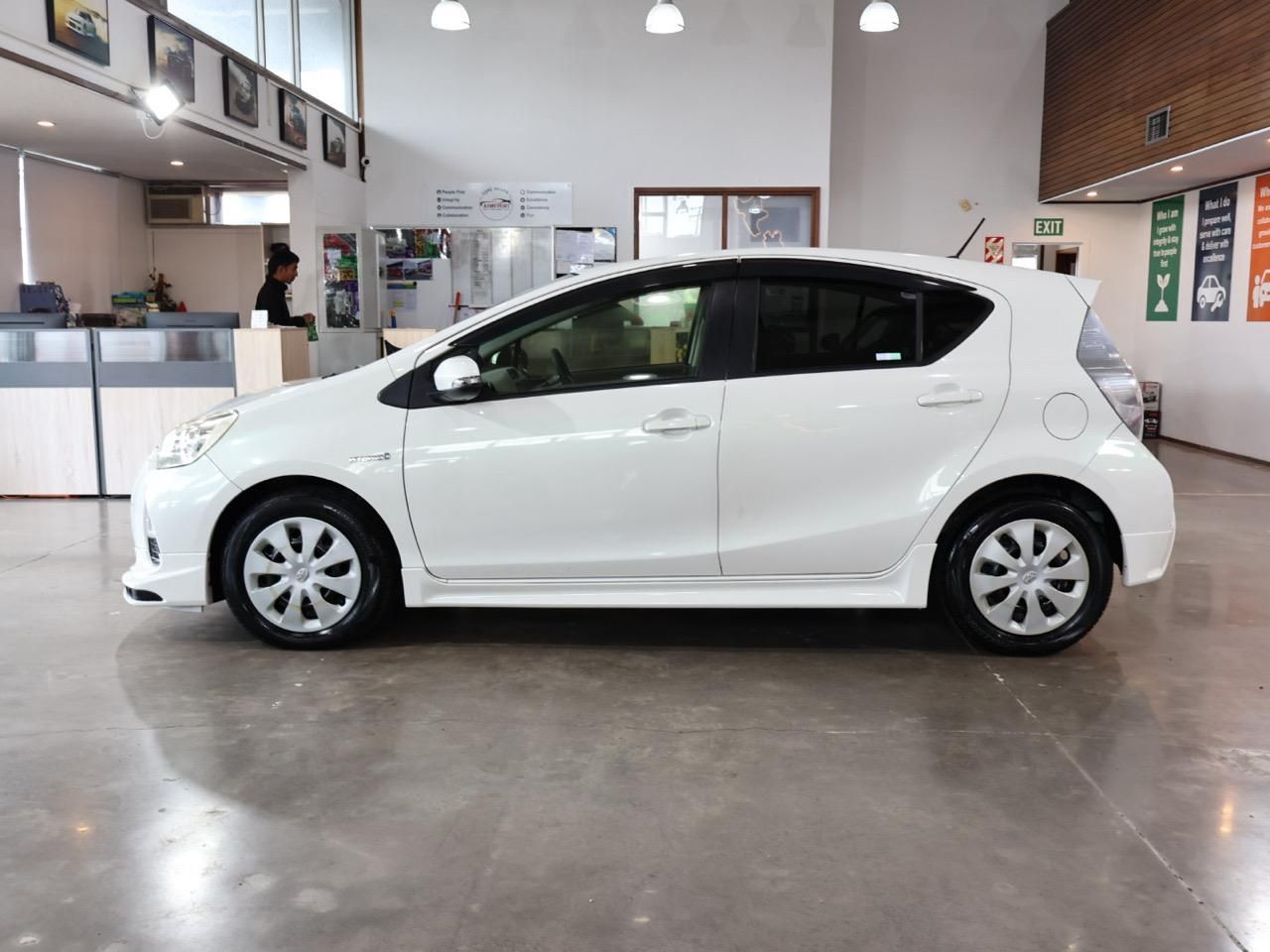 Vehicle image 5