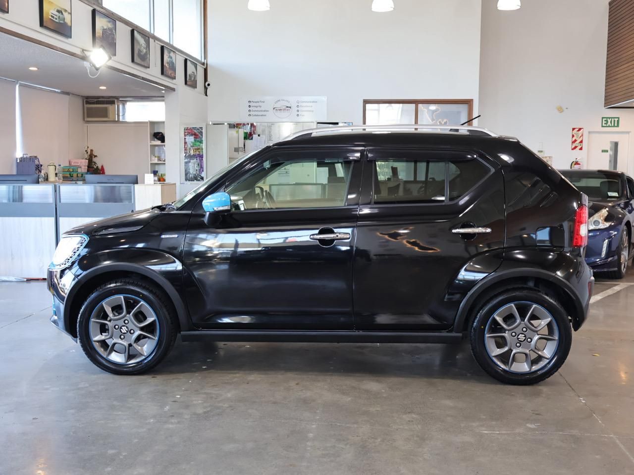 Vehicle image 5