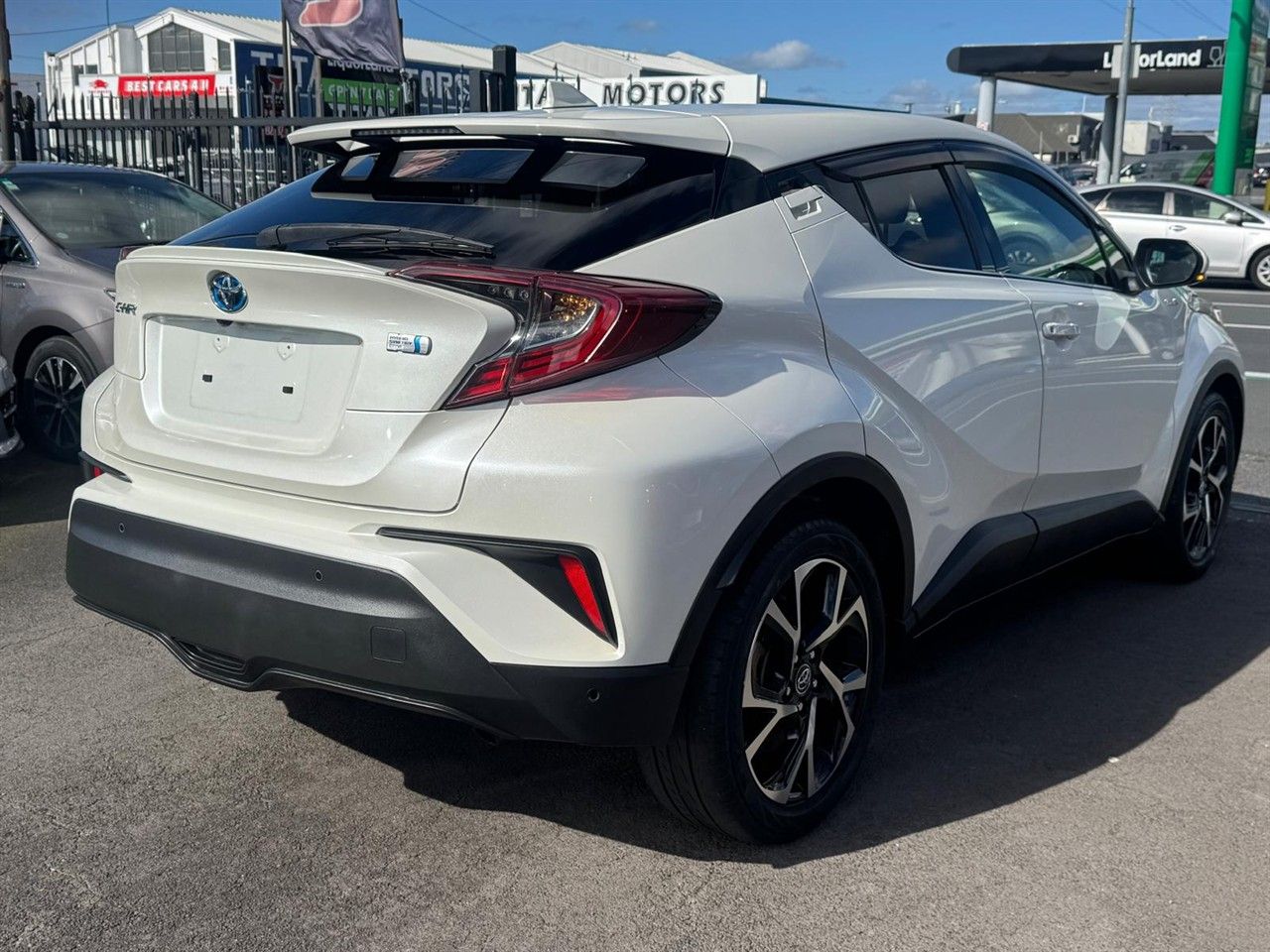 Vehicle image 4