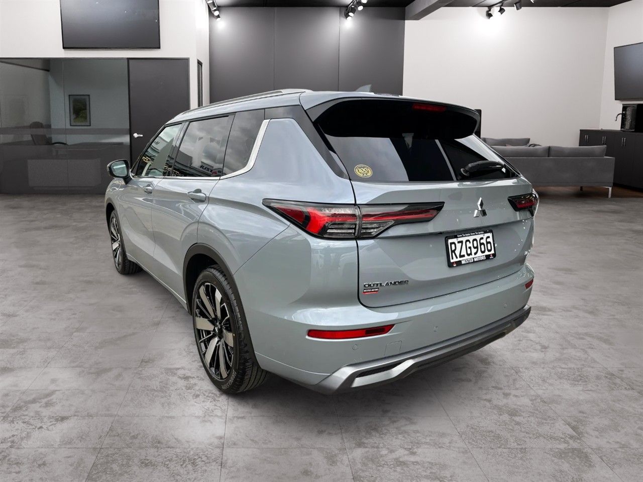 Vehicle image 4