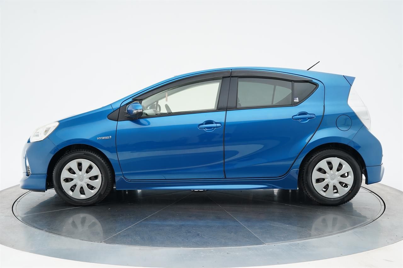 Vehicle image 4