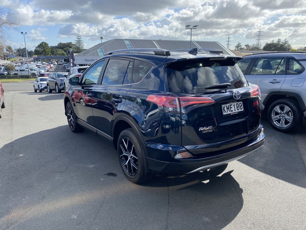 Vehicle image 5