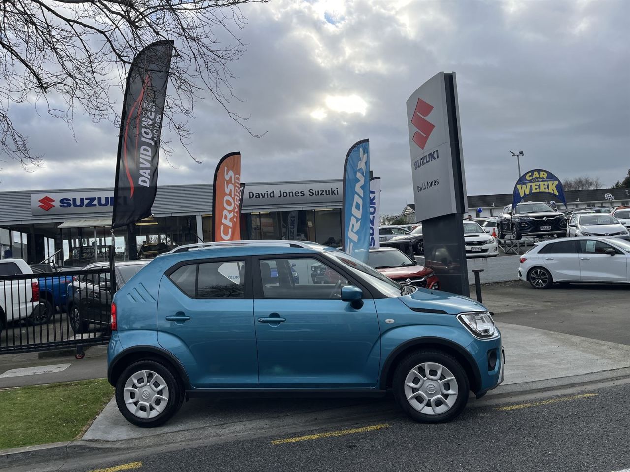 Vehicle image 4