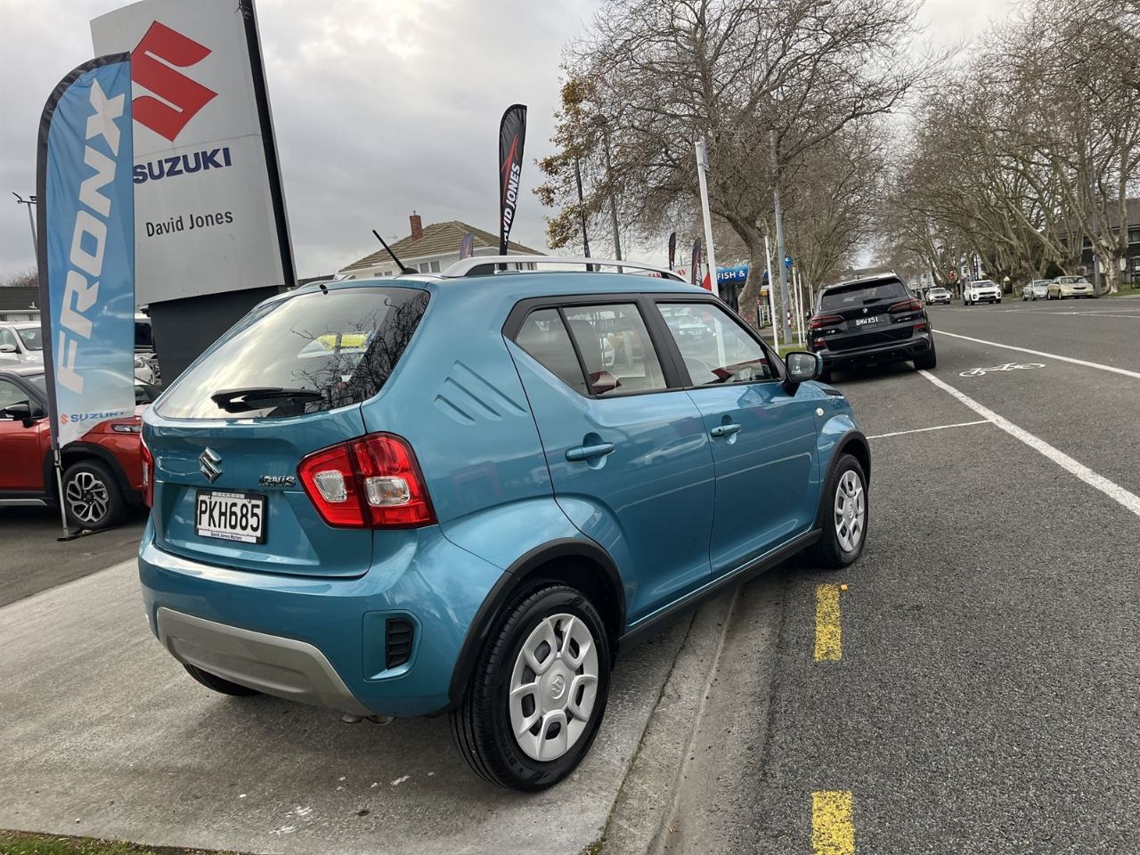 Vehicle image 5