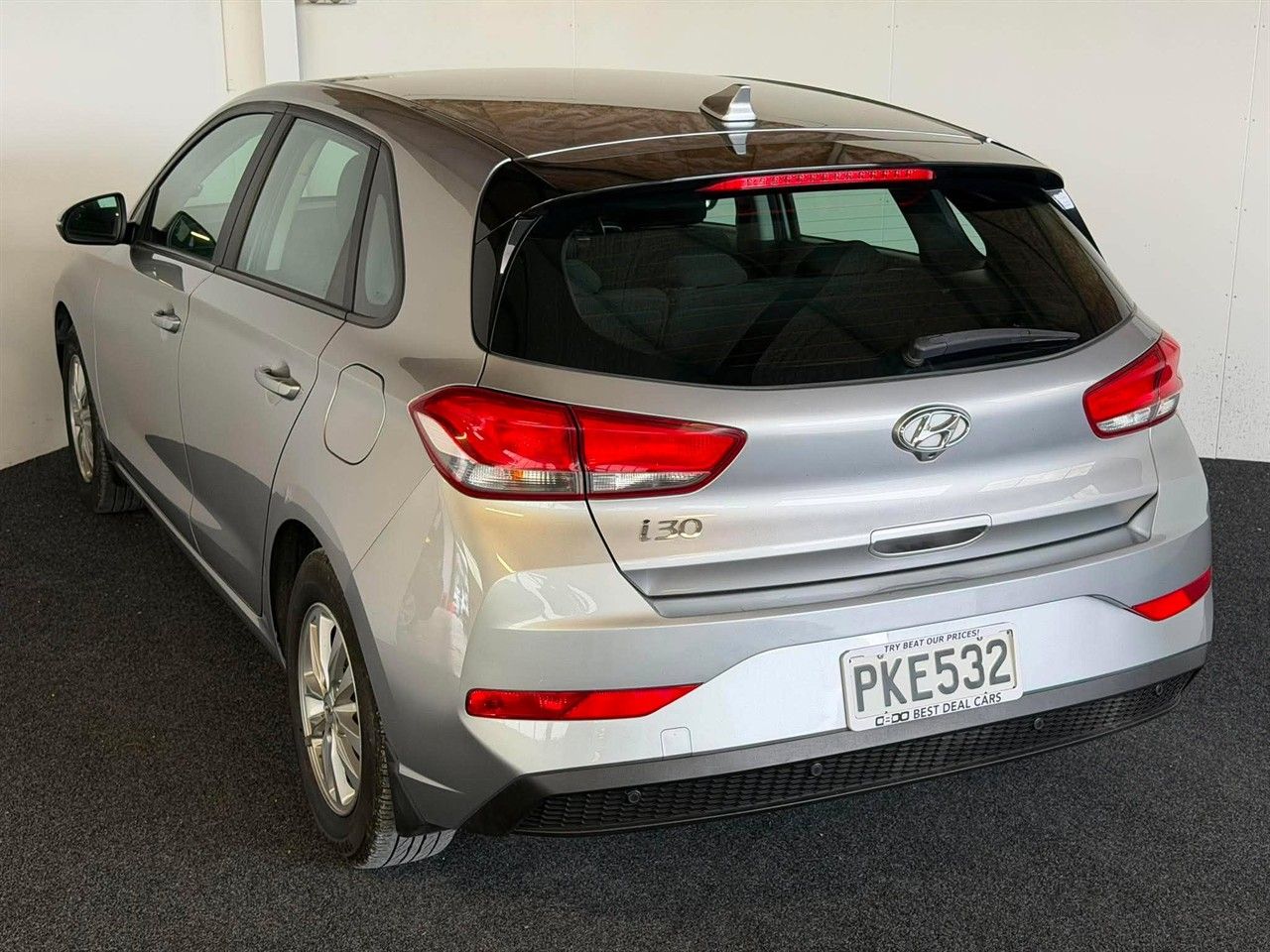 Vehicle image 4