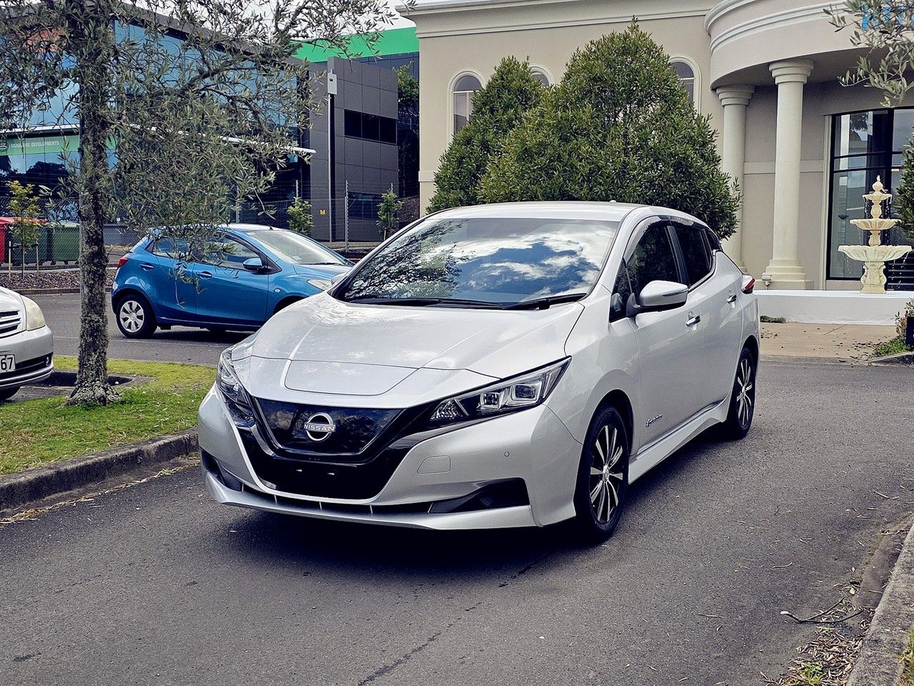 Vehicle image 3
