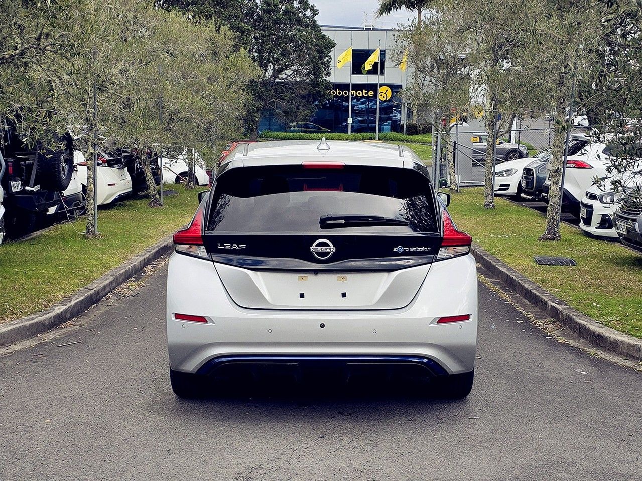 Vehicle image 5