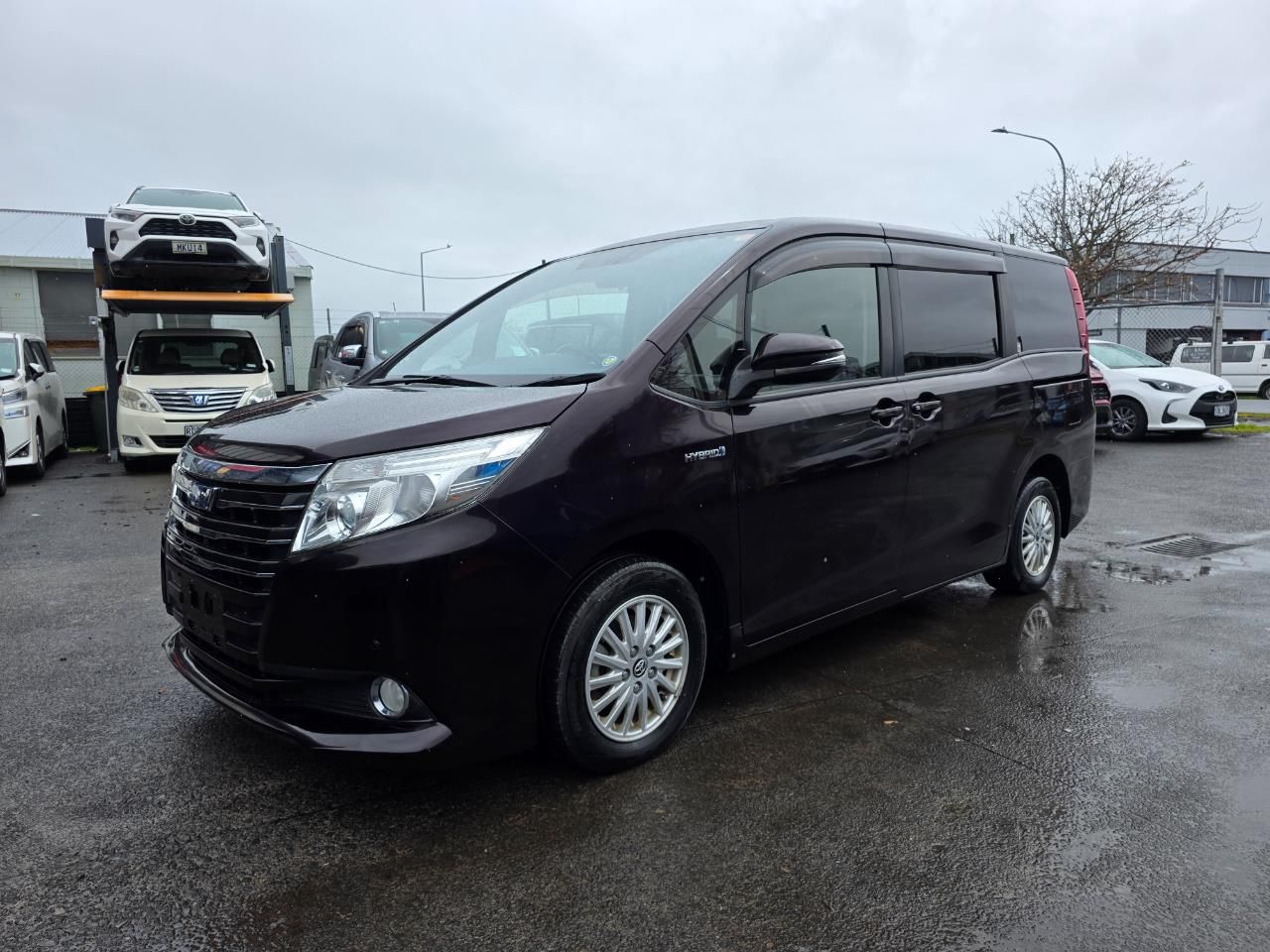 Vehicle image 4