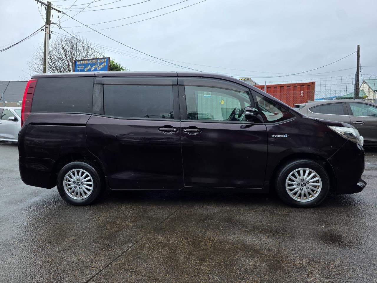 Vehicle image 5
