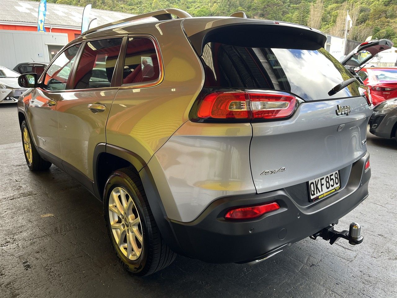 Vehicle image 4