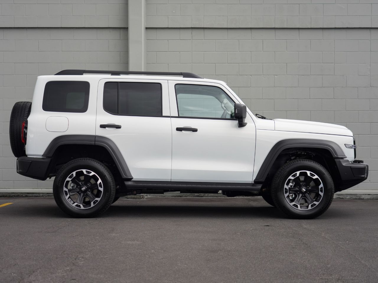 Vehicle image 3