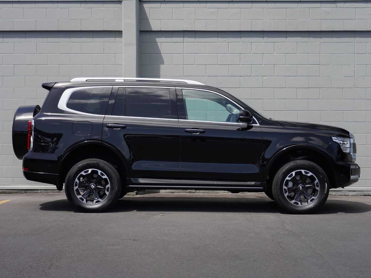 Vehicle image 3