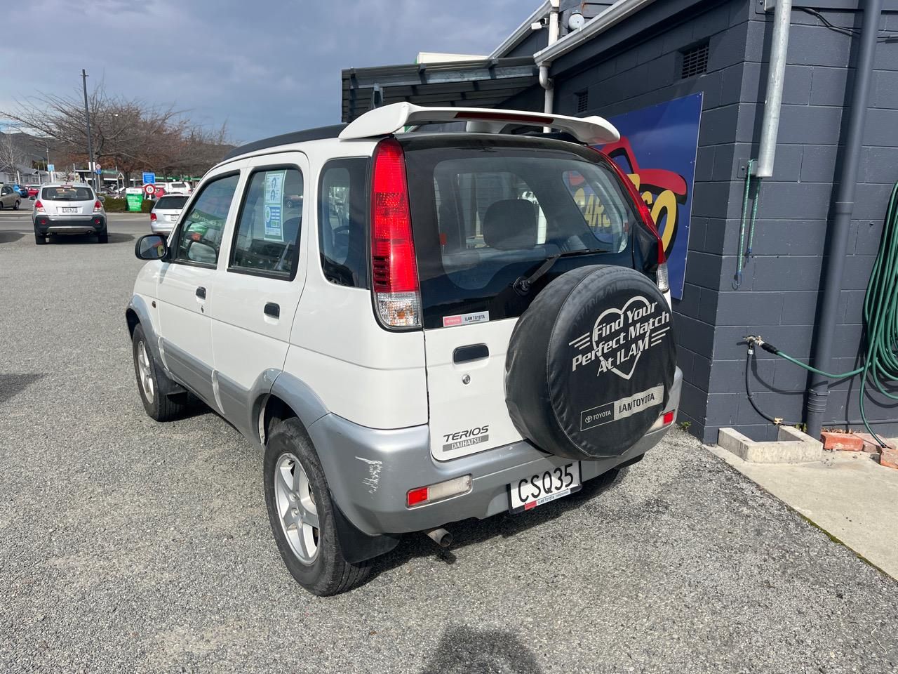 Vehicle image 4