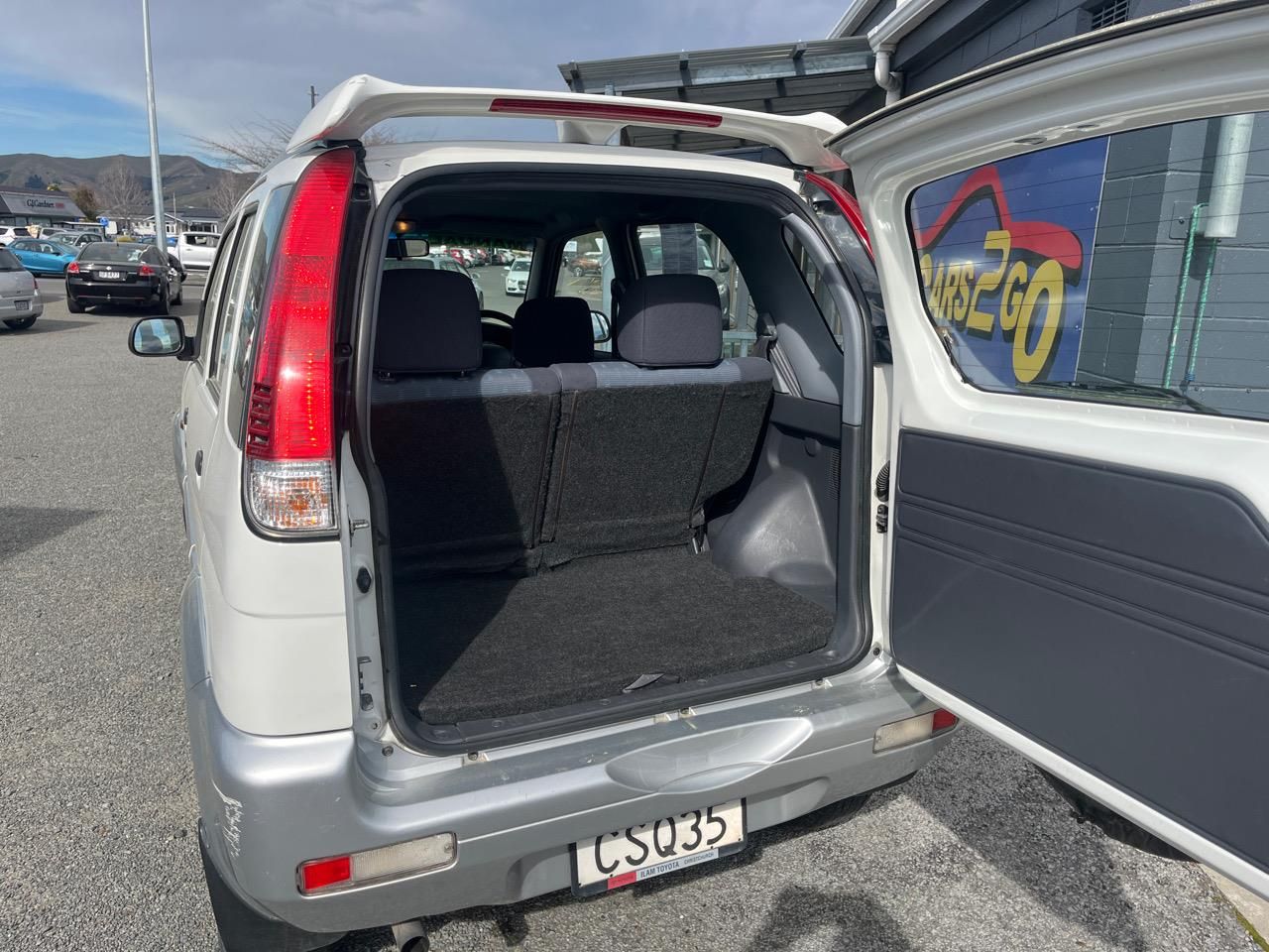 Vehicle image 5