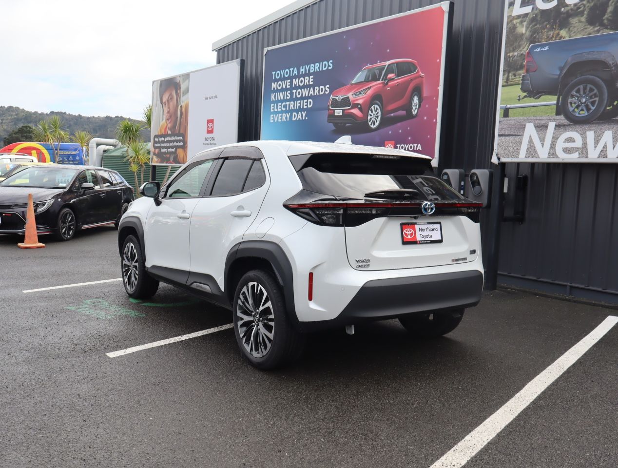 Vehicle image 4