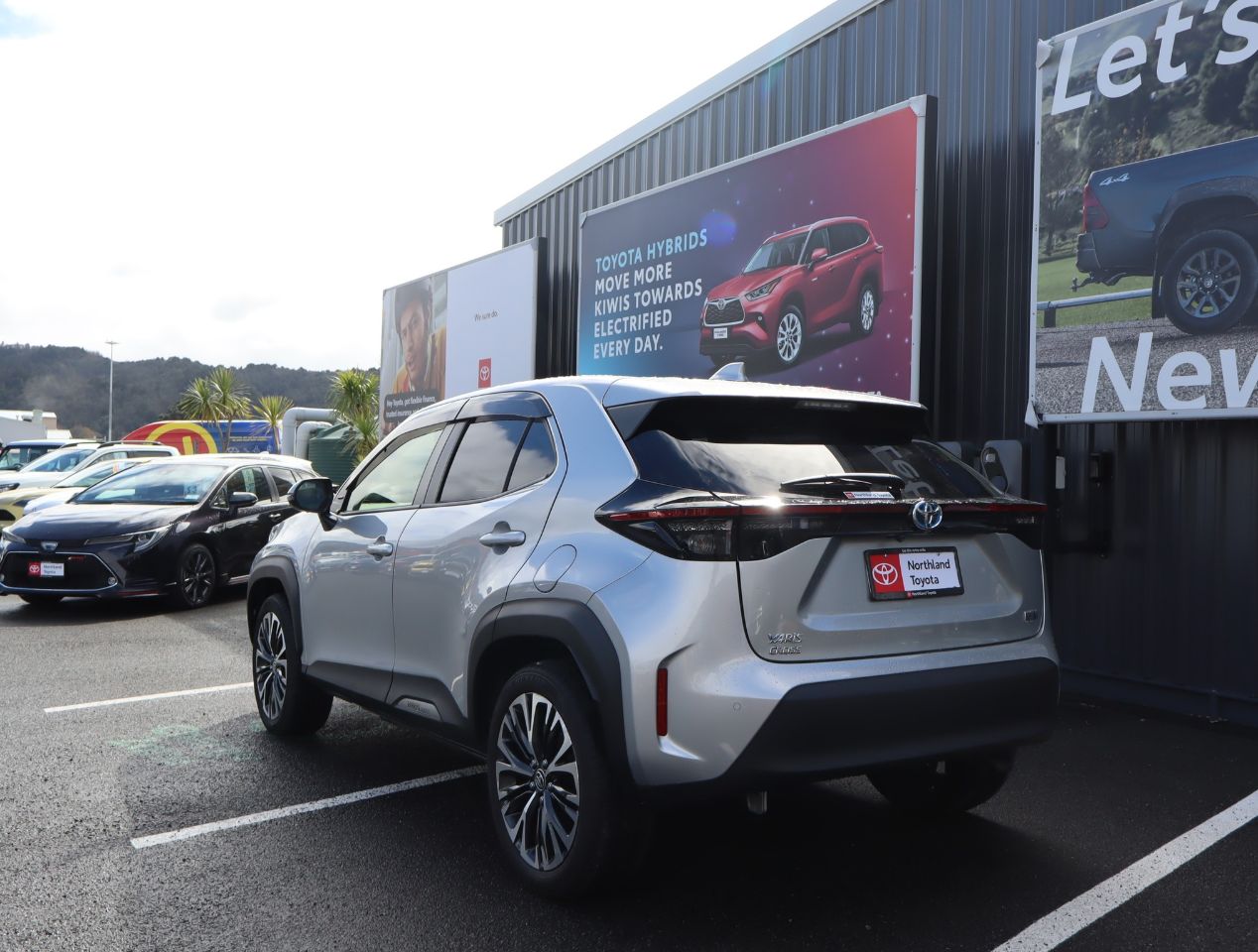 Vehicle image 4