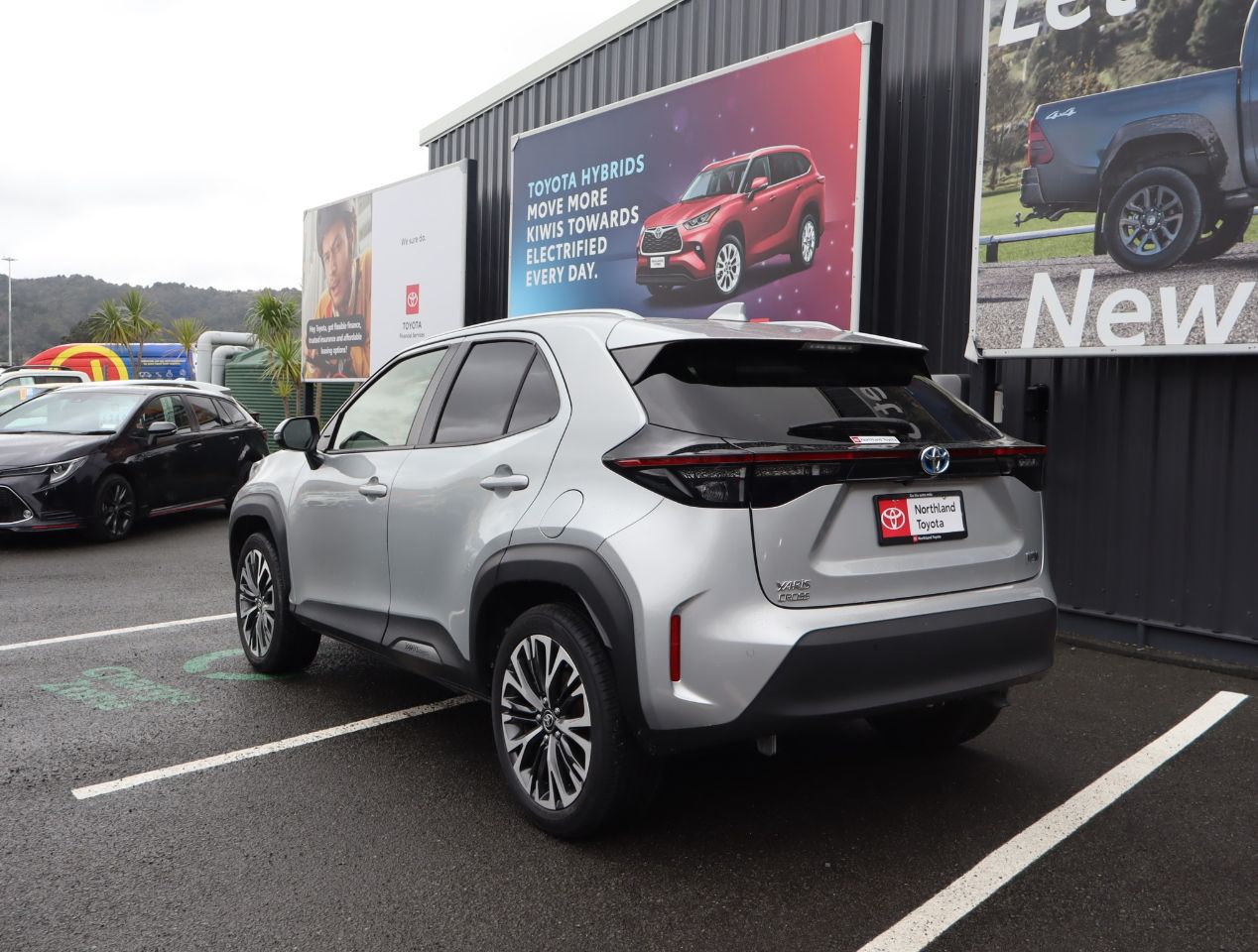 Vehicle image 4
