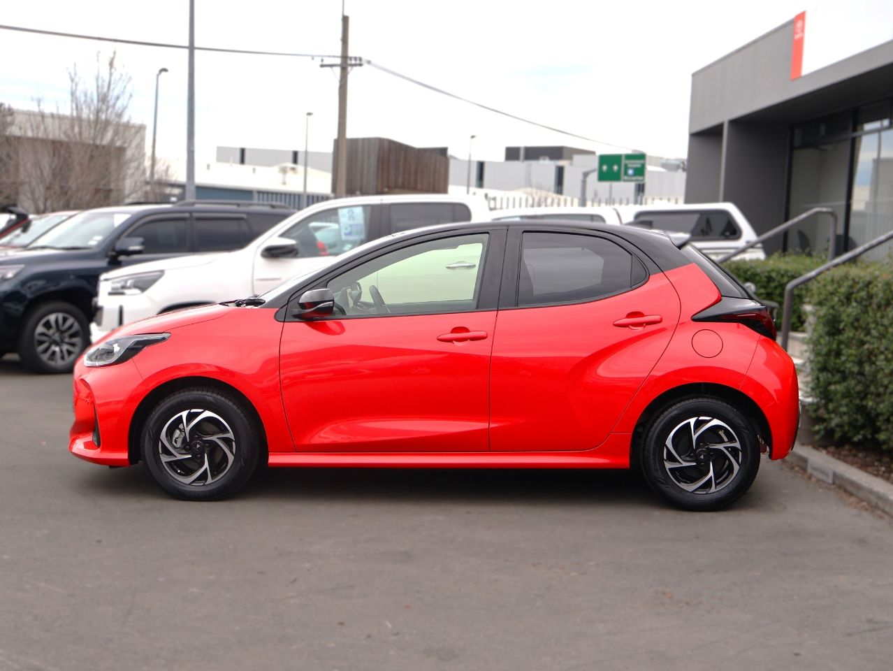 Vehicle image 4