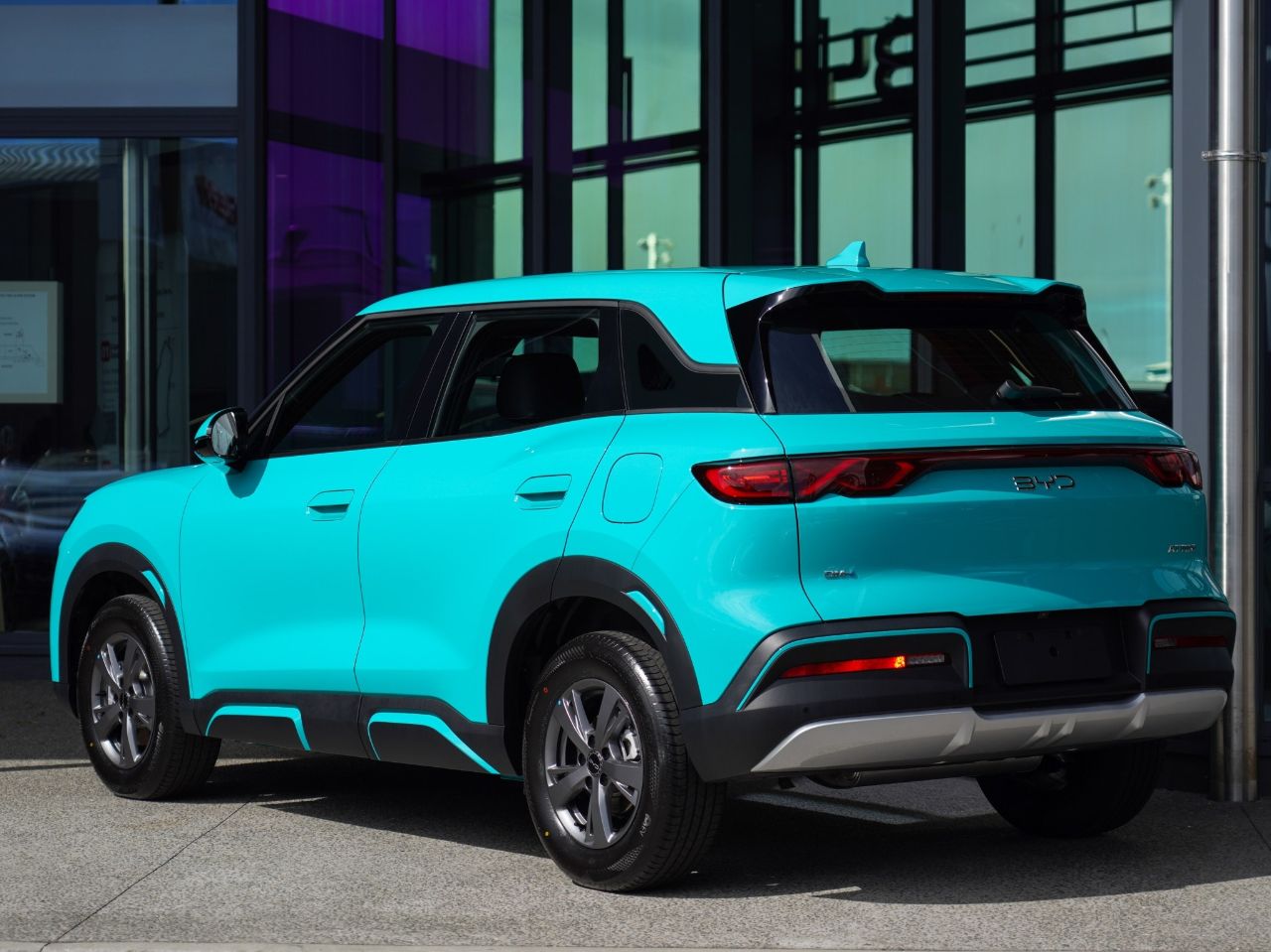 Vehicle image 4