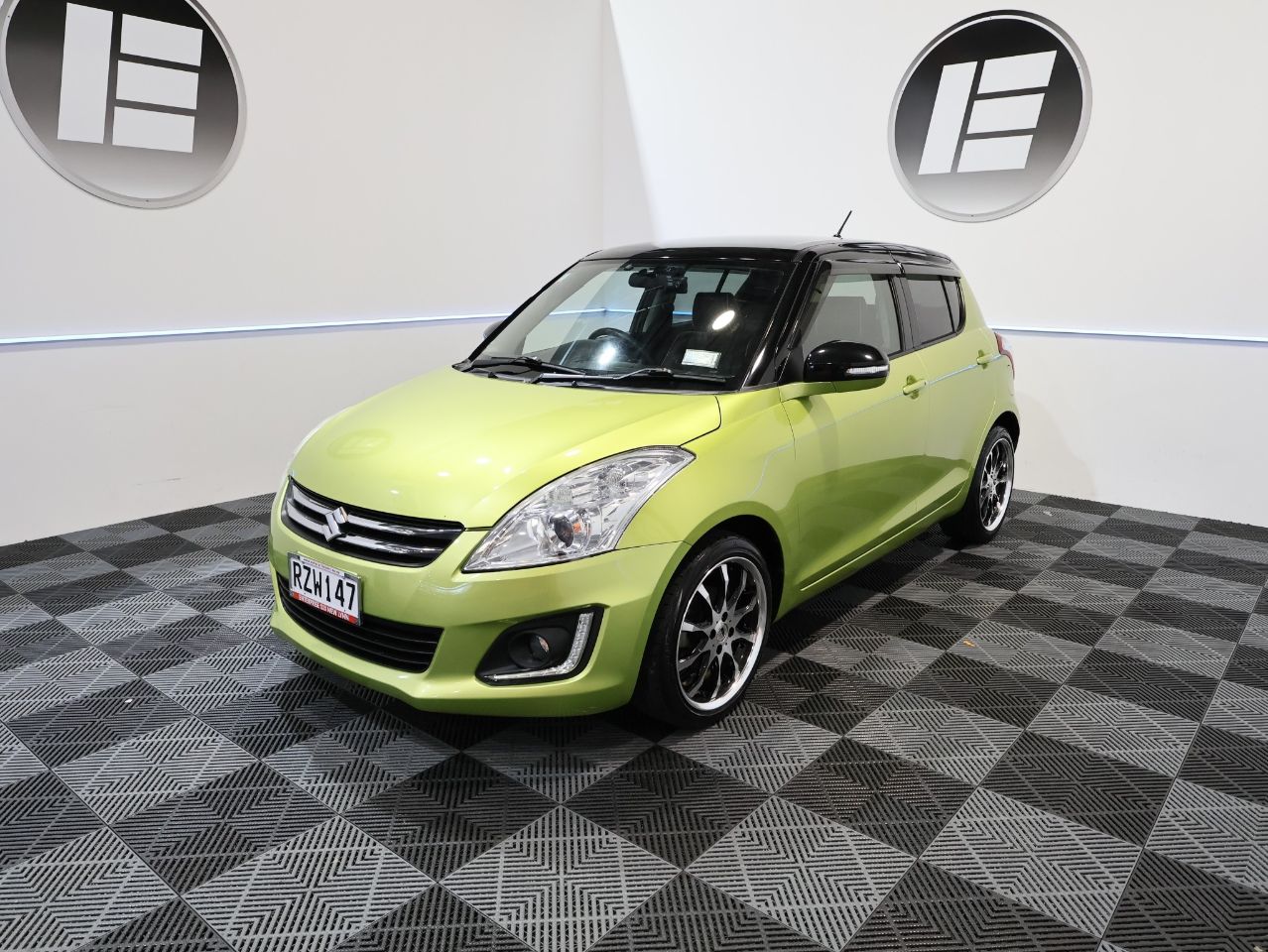 Vehicle image 4