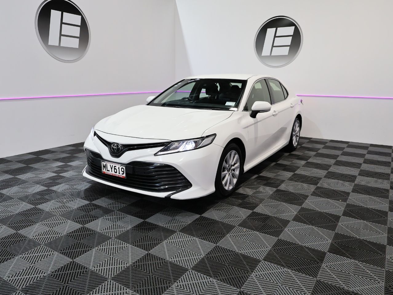 Vehicle image 5