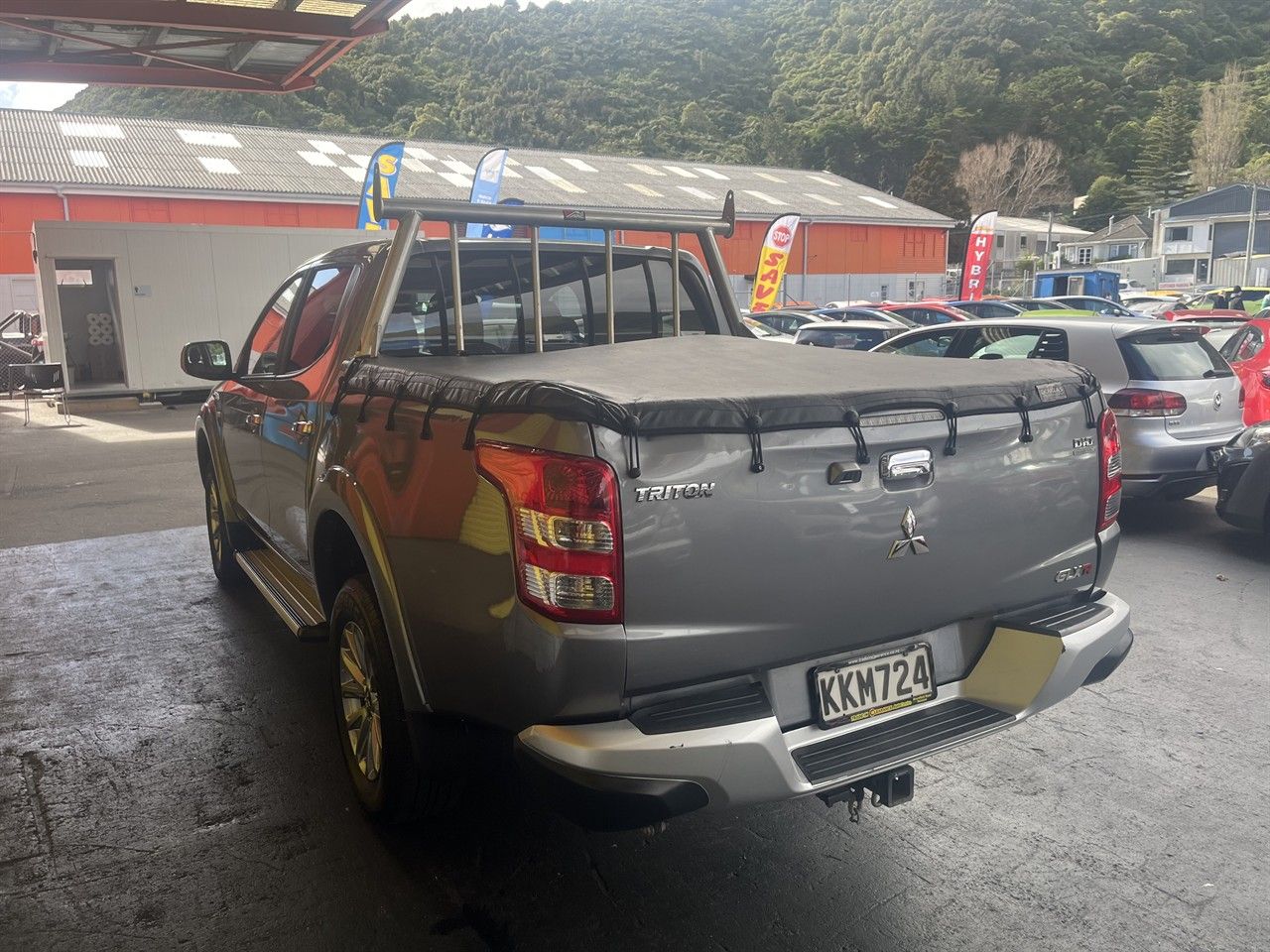 Vehicle image 4