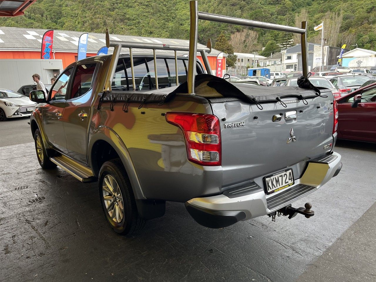 Vehicle image 4