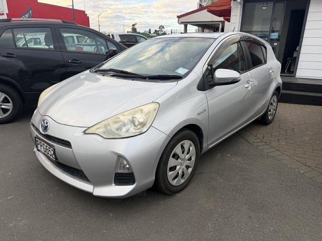 Vehicle image 3