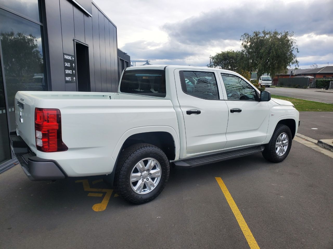 Vehicle image 3