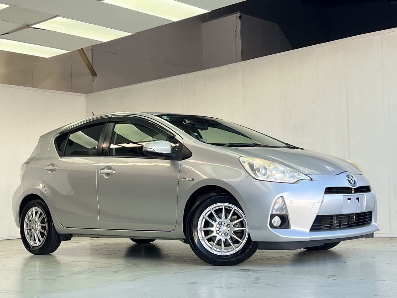 Vehicle image 4